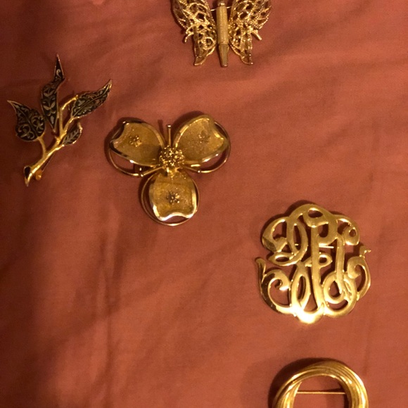 Handmade and many vintage stuff too. - Picture 4 of 8